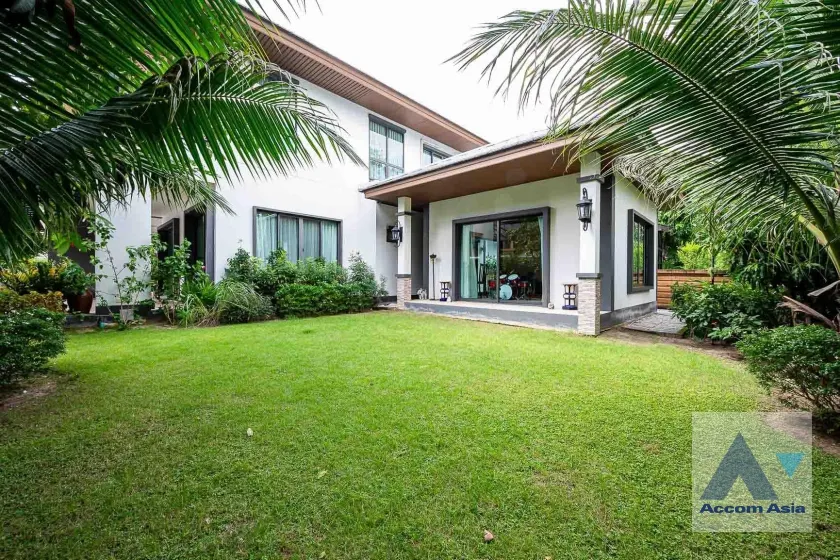 unit 5 Bedrooms  House For Sale in Pattanakarn, Bangkok  near ARL Ban Thap Chang (AA37651)