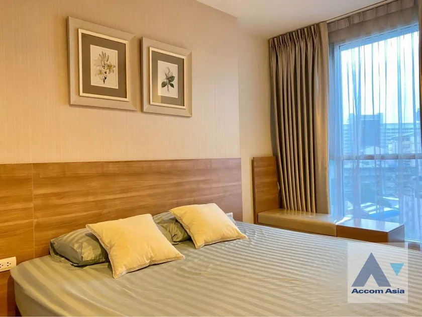 unit 1 Bedroom  Condominium For Rent & Sale in Sathorn, Bangkok  near BTS Saphan Taksin (AA37652)