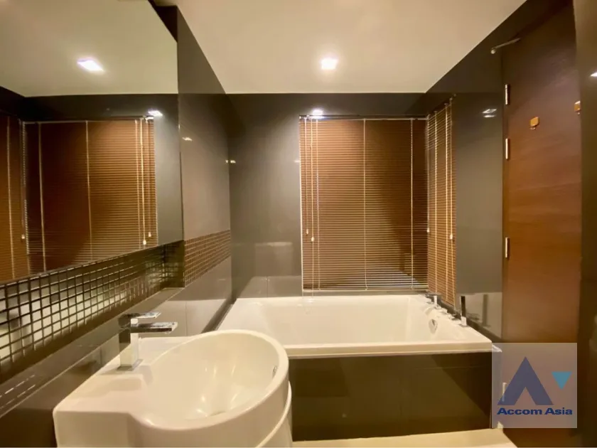 unit 1 Bedroom  Condominium For Rent & Sale in Sathorn, Bangkok  near BTS Saphan Taksin (AA37652)