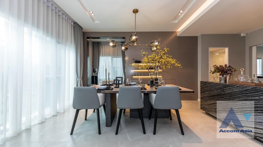 6  4 br House for rent and sale in Pattanakarn ,Bangkok  at Munthana Bangna - Wongwean AA37654