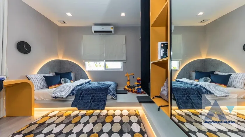 15  4 br House for rent and sale in Pattanakarn ,Bangkok  at Munthana Bangna - Wongwean AA37654