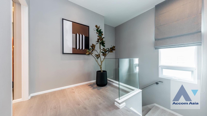 16  4 br House for rent and sale in Pattanakarn ,Bangkok  at Munthana Bangna - Wongwean AA37654