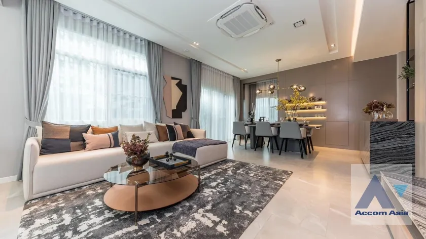 unit 4 Bedrooms  House For Rent & Sale in Pattanakarn, Bangkok  (AA37654)