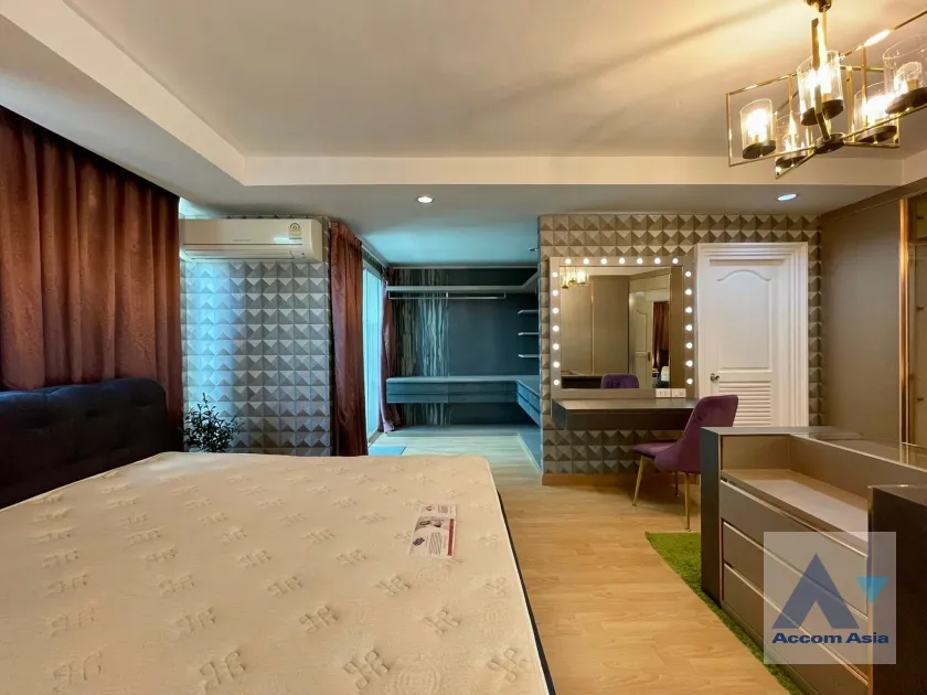 unit 2 Bedrooms  Condominium For Rent in Sukhumvit, Bangkok  near BTS Bang Chak (AA37656)