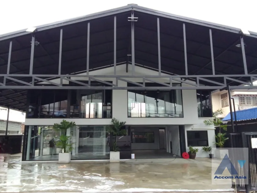  2  House For Rent in Lat Phrao ,Bangkok MRT Sutthisan AA37680