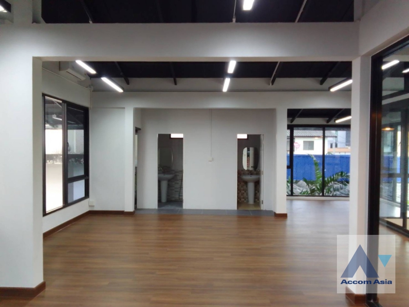  1  House For Rent in Lat Phrao ,Bangkok MRT Sutthisan AA37680