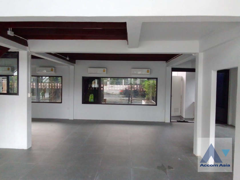  1  House For Rent in Lat Phrao ,Bangkok MRT Sutthisan AA37680
