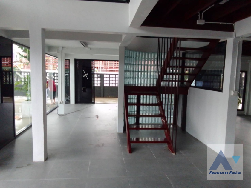 5  House For Rent in Lat Phrao ,Bangkok MRT Sutthisan AA37680
