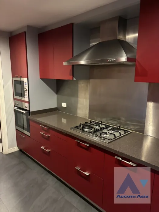 unit 3 Bedrooms  Condominium For Rent in Ploenchit, Bangkok  near BTS Chitlom (AA37722)