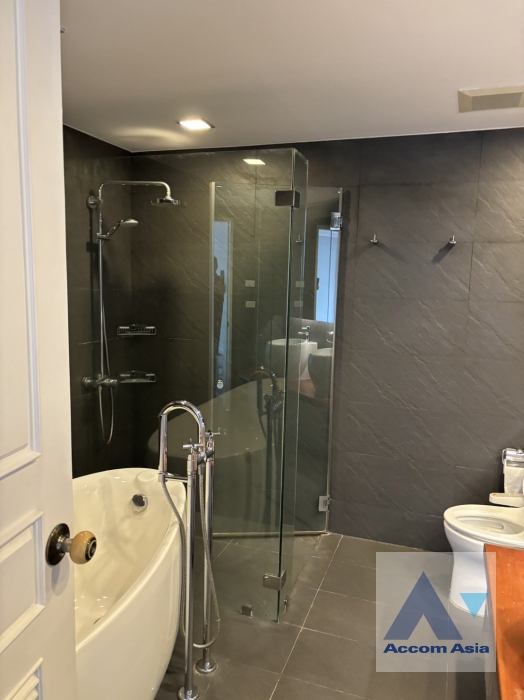 10  3 br Condominium For Rent in Ploenchit ,Bangkok BTS Chitlom at Somkid Gardens AA37722