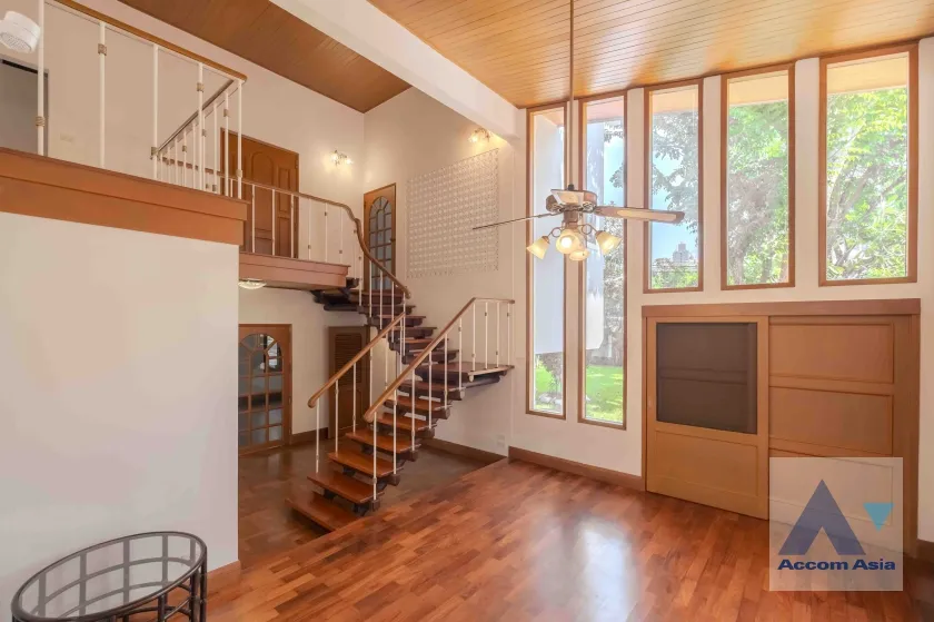 unitGarden |  3 Bedrooms  House For Rent & Sale in Phaholyothin, Bangkok  near BTS Victory Monument (AA37860)