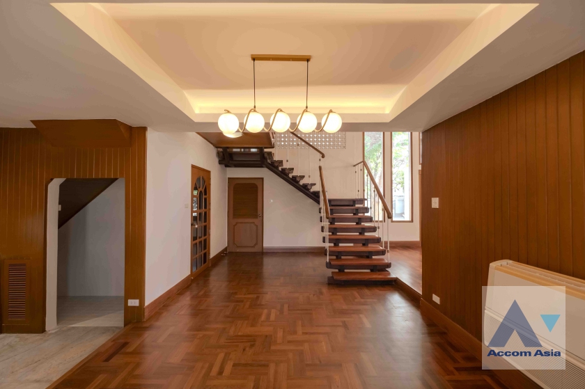 8  3 br House for rent and sale in Phaholyothin ,Bangkok BTS Victory Monument AA37860