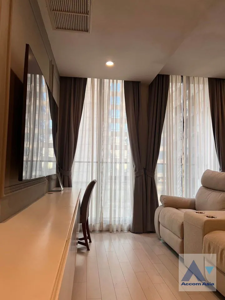 unit 1 Bedroom  Condominium For Rent in Ploenchit, Bangkok  near BTS Ploenchit (AA37933)