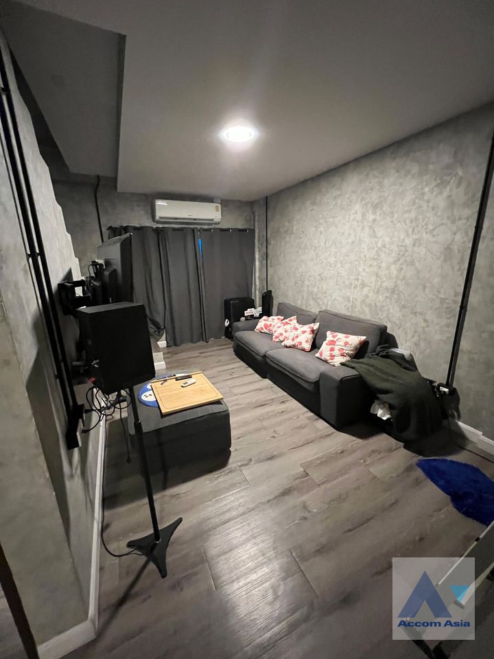 8  1 br Townhouse For Rent in Sukhumvit ,Bangkok BTS On Nut AA37943