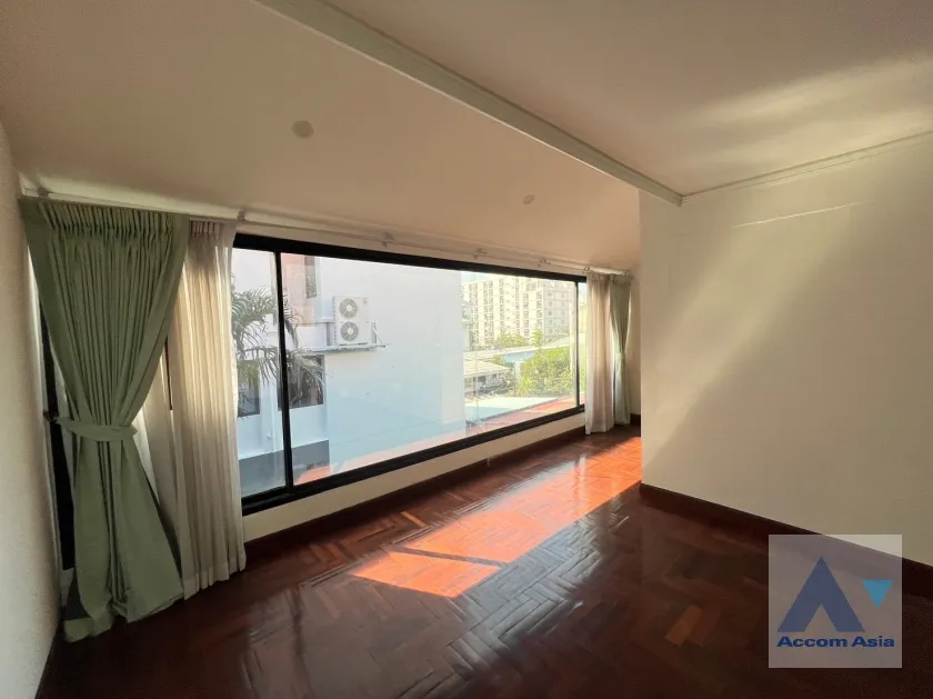 unit 3 Bedrooms  Townhouse For Rent & Sale in Sukhumvit, Bangkok  near BTS Phra khanong (AA38012)