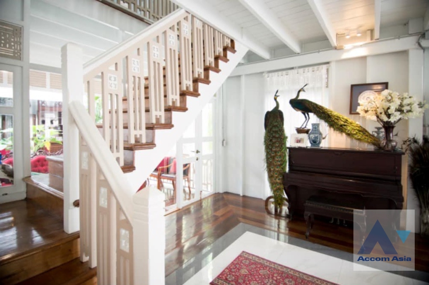 6  2 br House For Rent in Silom ,Bangkok MRT Sam Yan AA38016