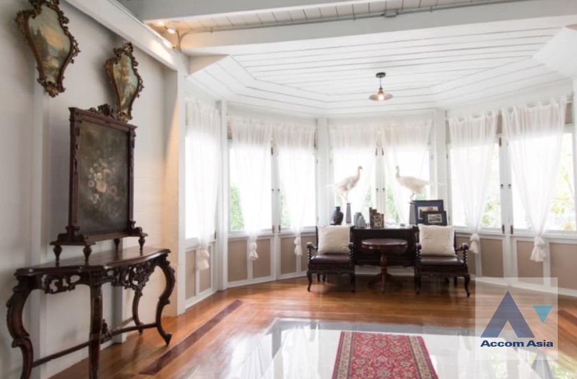 5  2 br House For Rent in Silom ,Bangkok MRT Sam Yan AA38016