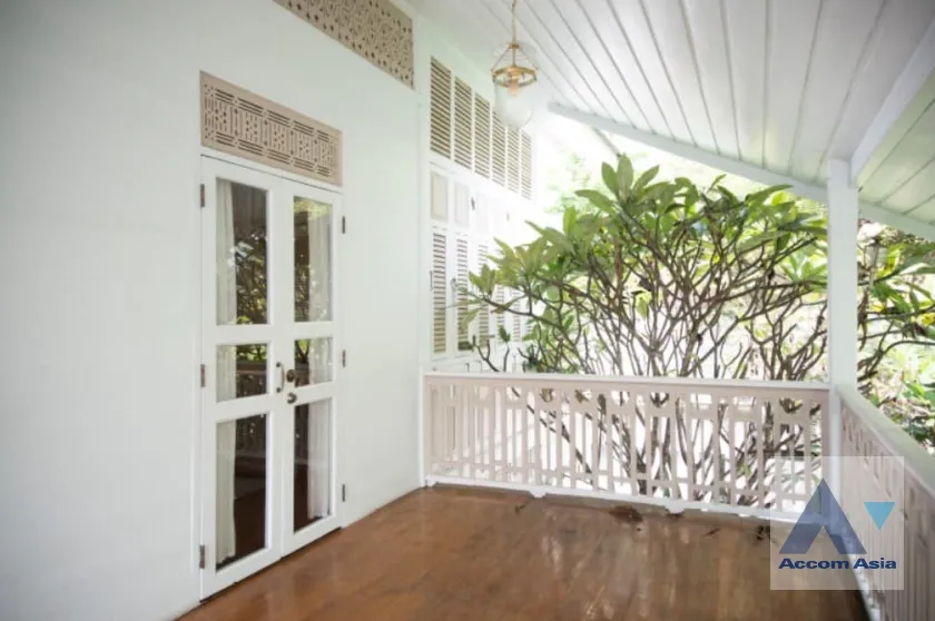 9  2 br House For Rent in Silom ,Bangkok MRT Sam Yan AA38016