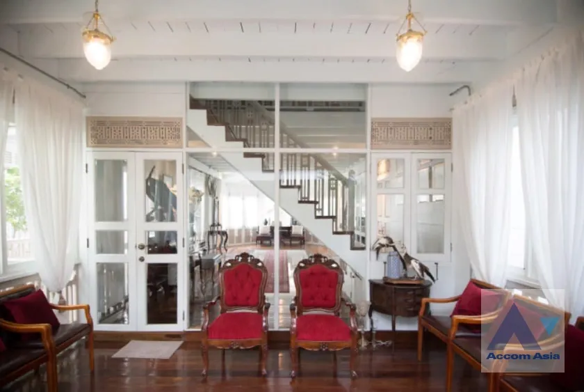 1  2 br House For Rent in Silom ,Bangkok MRT Sam Yan AA38016