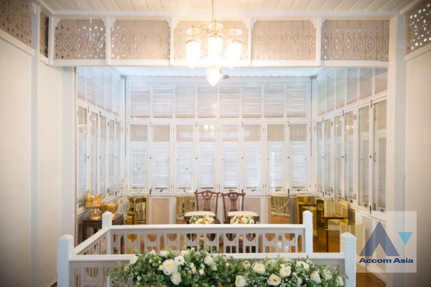 8  2 br House For Rent in Silom ,Bangkok MRT Sam Yan AA38016