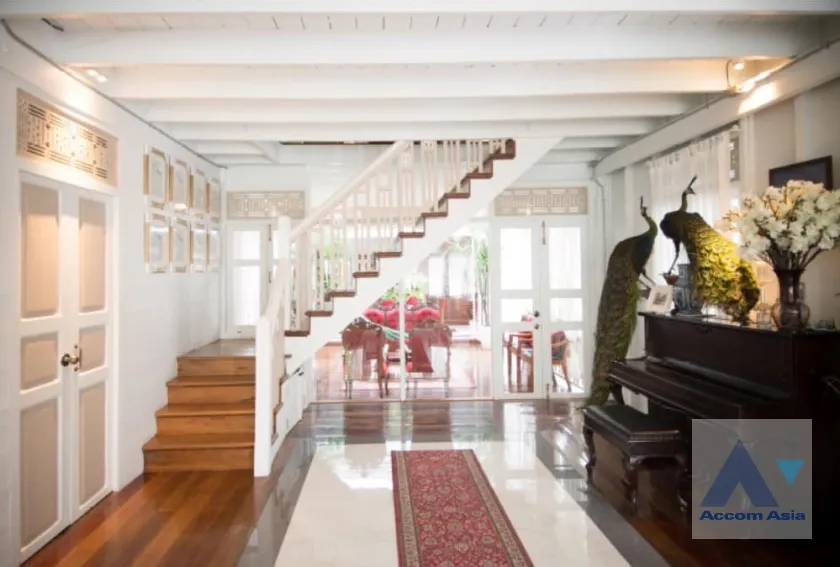 4  2 br House For Rent in Silom ,Bangkok MRT Sam Yan AA38016