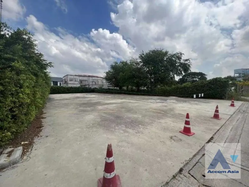  1  Land For Sale in Samutprakan ,Samutprakan  AA38025