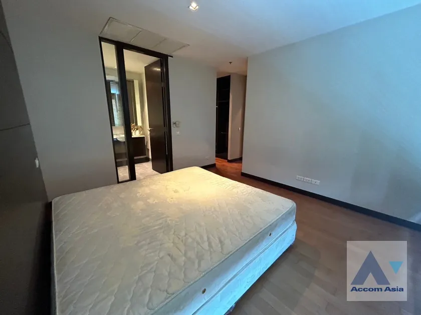 5  2 br Condominium For Rent in Sathorn ,Bangkok MRT Lumphini at The Lofts Yennakart AA38031
