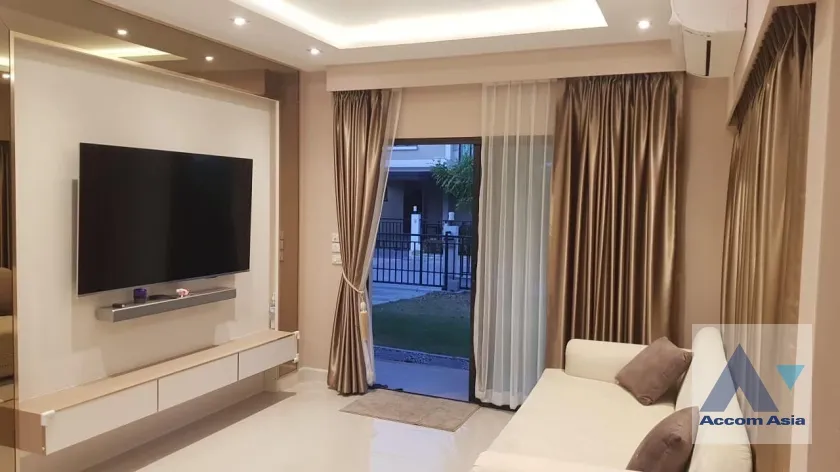 unit 4 Bedrooms  House For Rent in Pattanakarn, Bangkok  (AA38089)