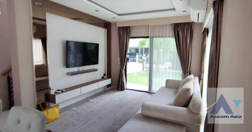 unit 4 Bedrooms  House For Rent in Pattanakarn, Bangkok  (AA38089)