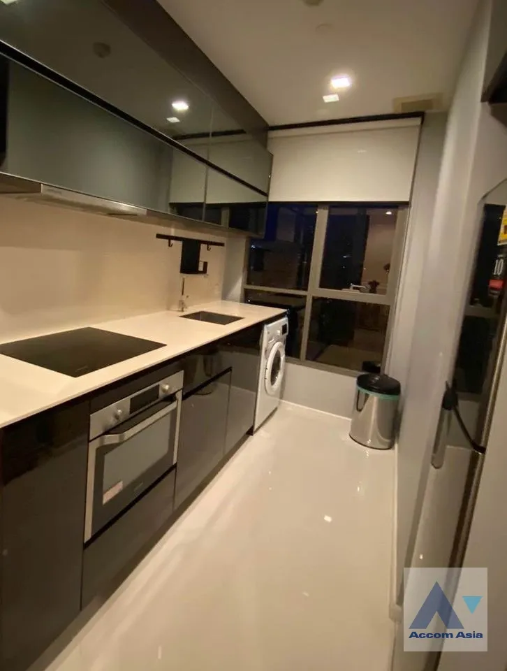 unit 2 Bedrooms  Condominium For Rent in Sathorn, Bangkok  near BTS Saint Louis (AA38221)