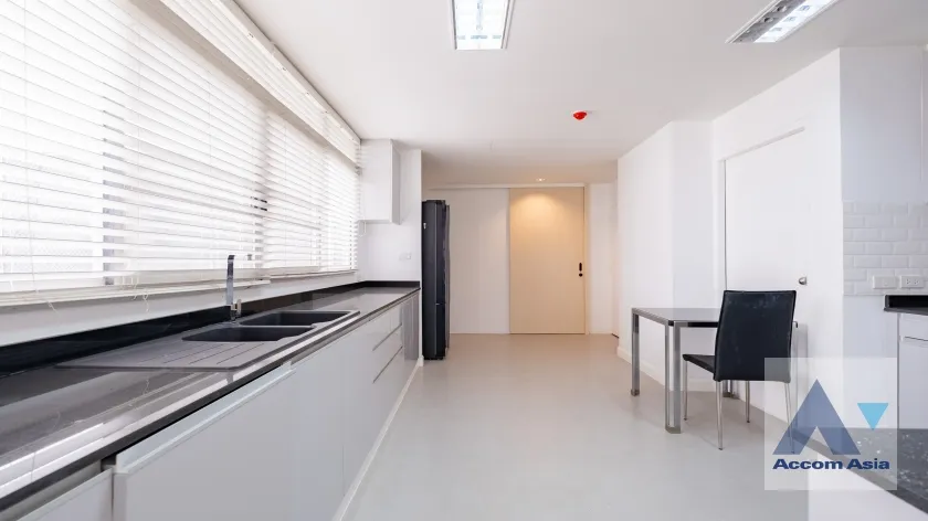 unit 3 Bedrooms  Condominium For Rent & Sale in Sukhumvit, Bangkok  near BTS Ekkamai (AA38232)