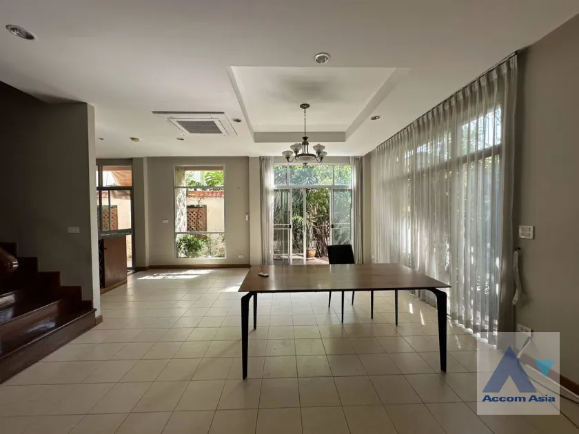 Home Office, Pet friendly house for sale in Sukhumvit, Bangkok Code 95248