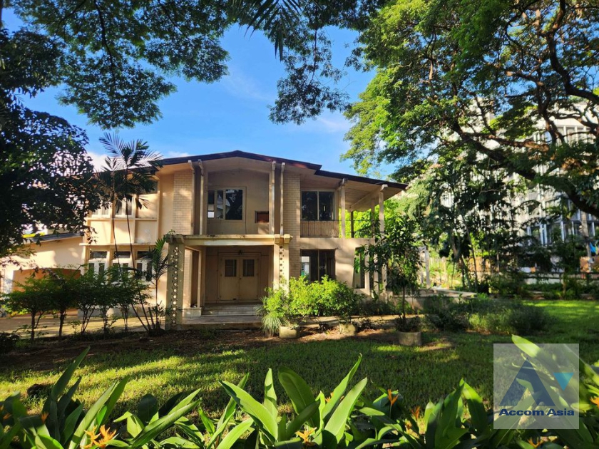 unit 3 Bedrooms  House For Rent in Sukhumvit, Bangkok  near BTS Phrom Phong (AA38266)