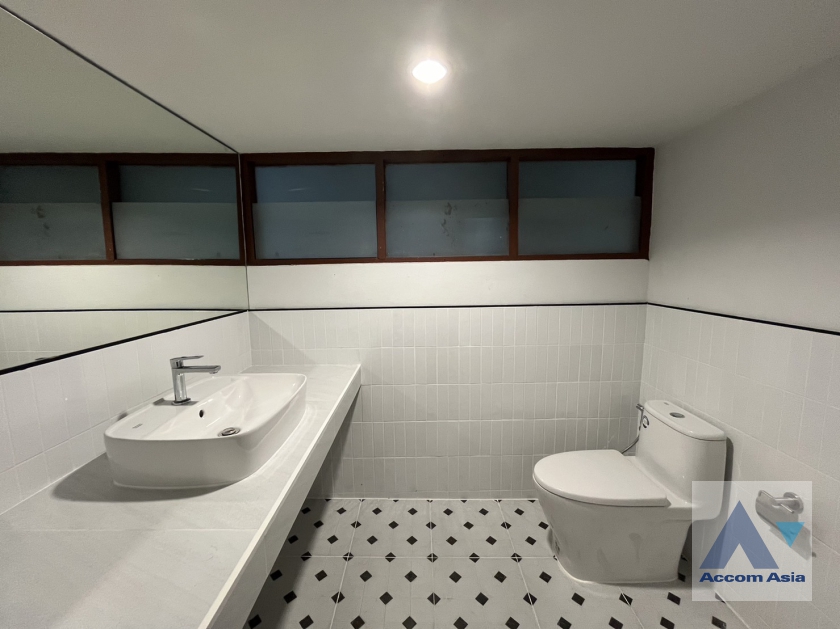 8  5 br House for rent and sale in Phaholyothin ,Bangkok BTS Saphan-Kwai AA38267