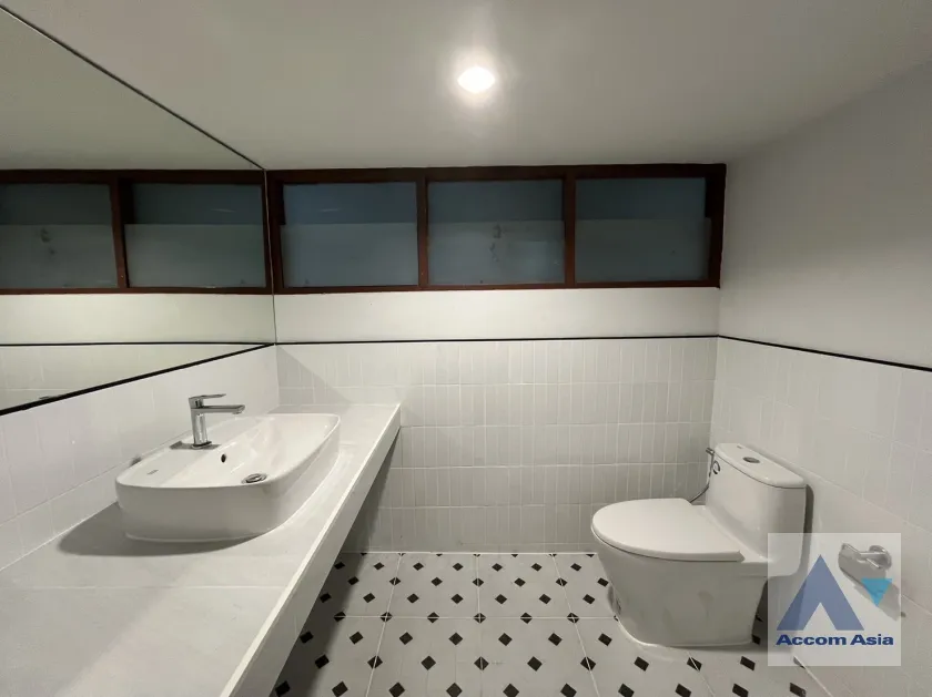 8  5 br House for rent and sale in Phaholyothin ,Bangkok BTS Saphan-Kwai AA38267
