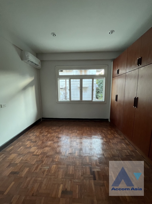 9  5 br House for rent and sale in Phaholyothin ,Bangkok BTS Saphan-Kwai AA38267