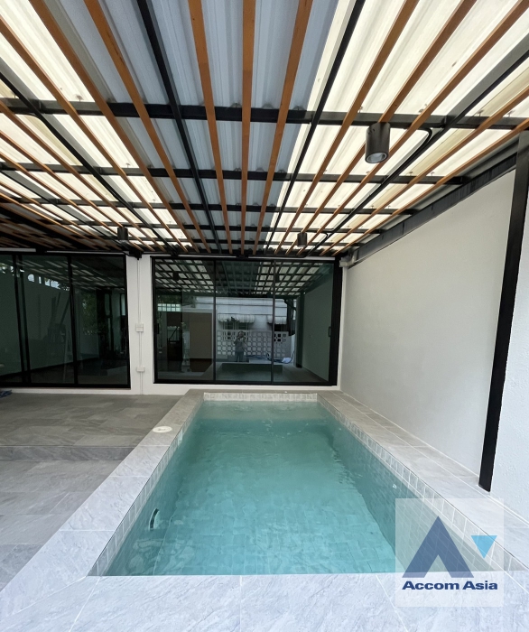 Private Swimming Pool house for rent in Phaholyothin, Bangkok Code AA38267