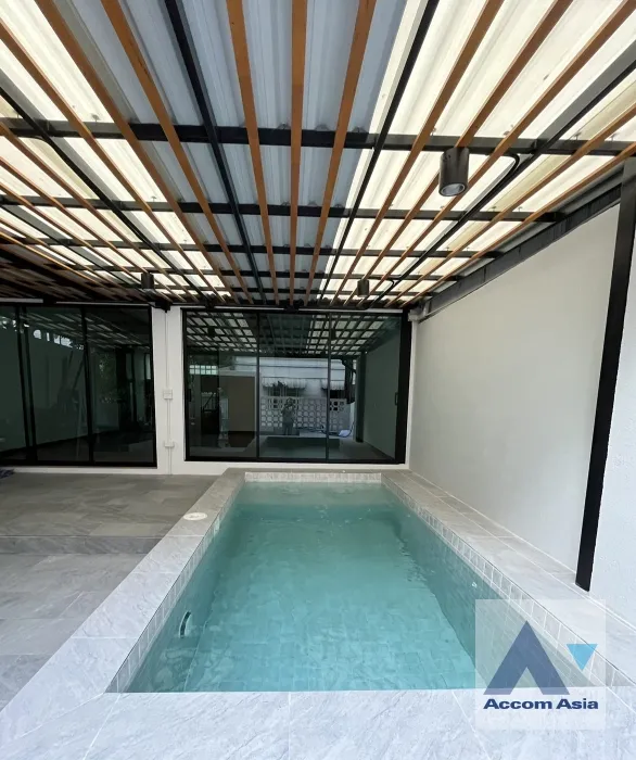  1  5 br House for rent and sale in Phaholyothin ,Bangkok BTS Saphan-Kwai AA38267