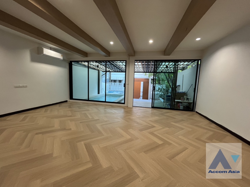 Private Swimming Pool house for rent in Phaholyothin, Bangkok Code AA38267