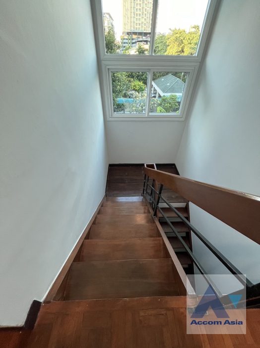 17  5 br House for rent and sale in Phaholyothin ,Bangkok BTS Saphan-Kwai AA38267