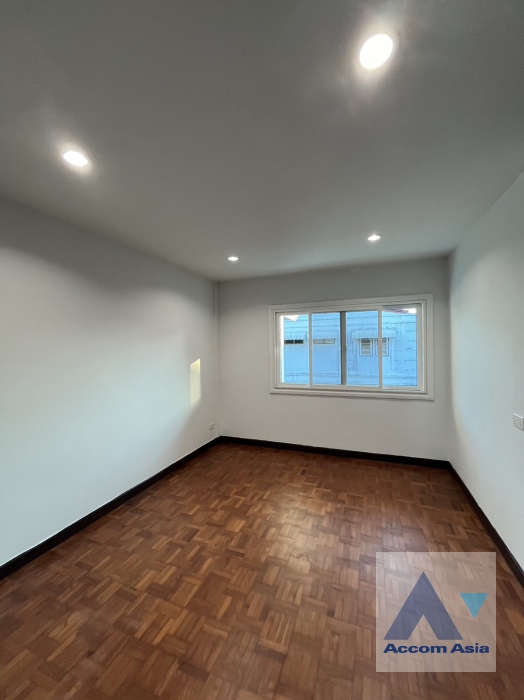 16  5 br House for rent and sale in Phaholyothin ,Bangkok BTS Saphan-Kwai AA38267