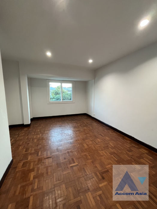 15  5 br House for rent and sale in Phaholyothin ,Bangkok BTS Saphan-Kwai AA38267