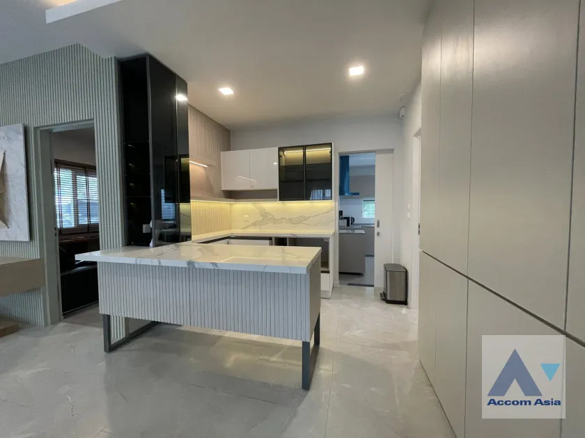 unitFully furnished detached house in compound for rent in Pattanakarn, Bangkok at Mantana Bangna-Wongwaen (AA38405)