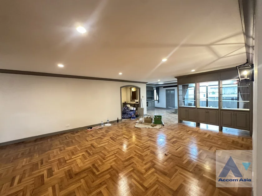 unit 3 Bedrooms  Condominium For Rent in Sukhumvit, Bangkok  near BTS Asok (AA38438)