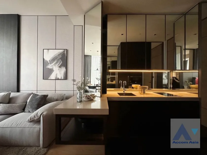 unit 1 Bedroom  Condominium For Rent in Ploenchit, Bangkok  near BTS Chitlom (AA38446)