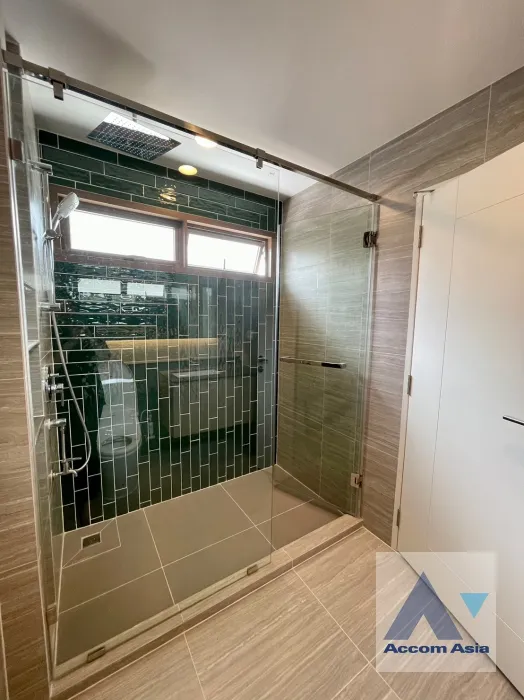 unit 4 Bedrooms  House For Sale in Ramkhamhaeng, Bangkok  (AA38527)