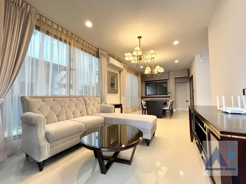 unit 4 Bedrooms  House For Sale in Ramkhamhaeng, Bangkok  (AA38527)