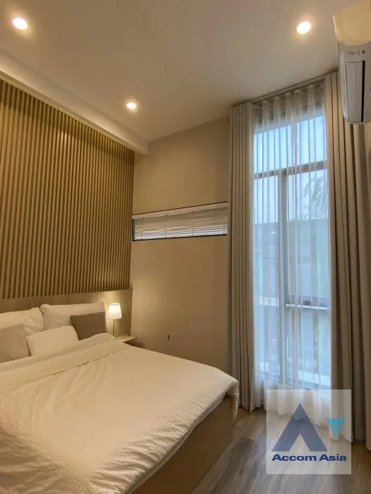 unit 2 Bedrooms  Townhouse For Rent in Petchkasem, Bangkok  near ARL Ban Thap Chang (AA38537)