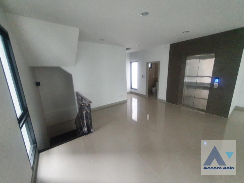 5  3 br House For Rent in Ratchadaphisek ,Bangkok  at Premium Place  AA38580