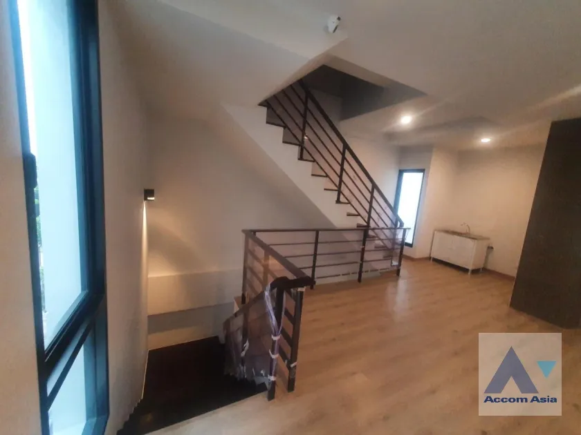unitHome Office |  3 Bedrooms  House For Rent in Ratchadaphisek, Bangkok  (AA38580)